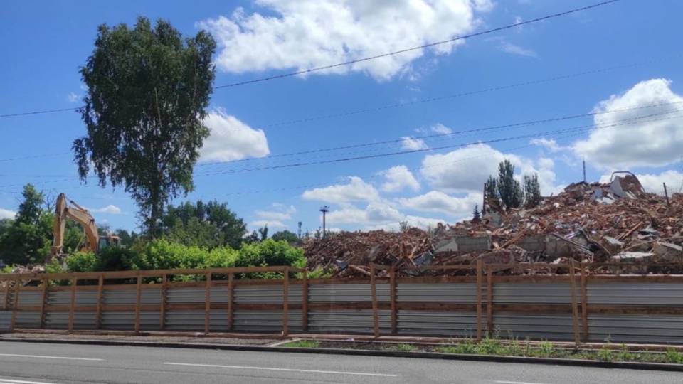 У Луганську знесли будівлю хлібозаводу
