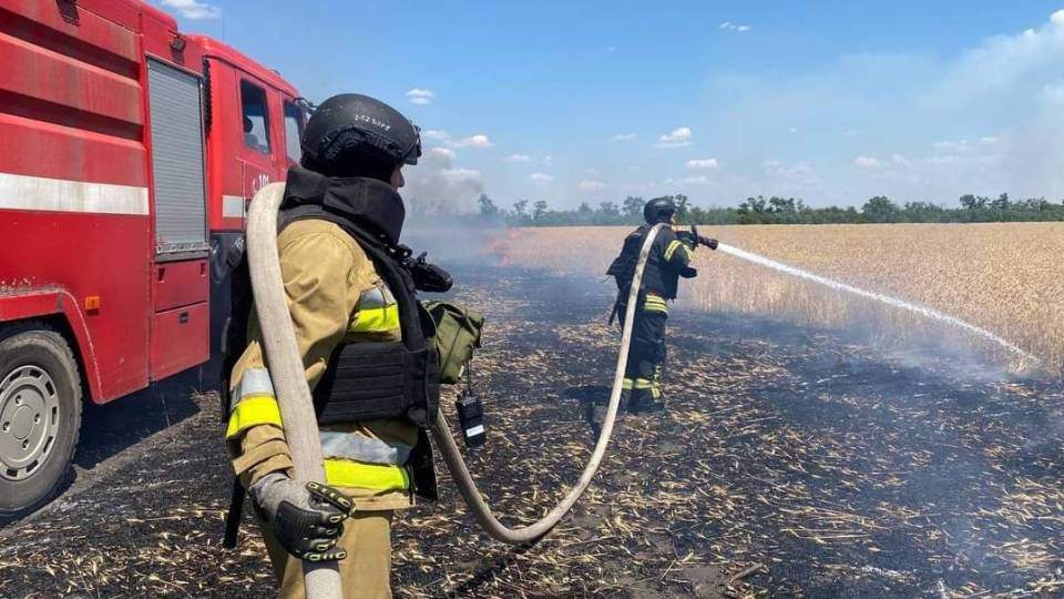 Російські війська знищують житні поля на Донеччині