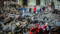 обстріл, дитячі іграшки на місці завалів, завали, діти