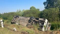 перевернувся автобус