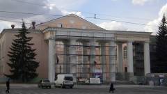 Луганський обласний академічний український музично-драматичний театр, Вікіпедія