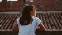 дитина на даху, дах багатоповерхівки