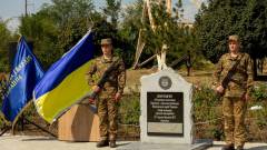 У Запоріжжі відкрили Алею Слави, присвячену полеглим захисникам Маріуполя