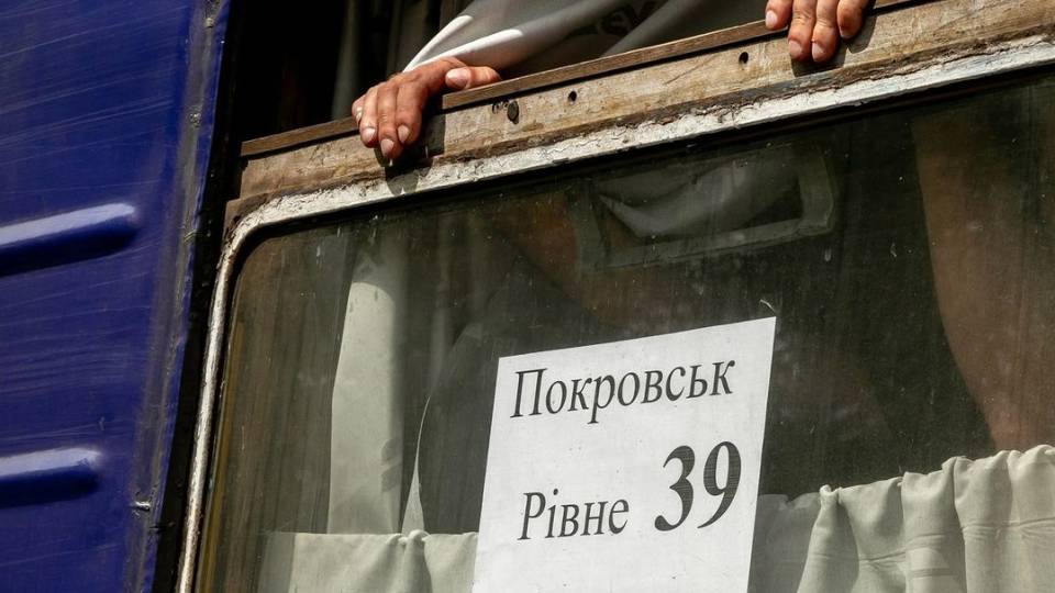 евакуація з покровська на донеччині