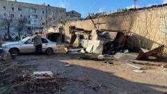 автомобіль у зруйнованому місті