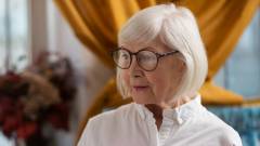 пенсіонерка жінка на пенсії людина похилого віку пенсія