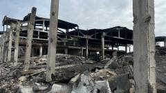 ангар приліт руїни влучання