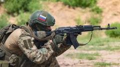 автомат вбивство розстріл страта армія рф росія російські військові окупанти ворог загарбники форма окупантів росіяни