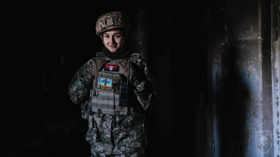 жінка військова військовослужбовиця ЗСУ 