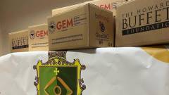 гуманітарка, чоловіки з коробками, допомога ВПО