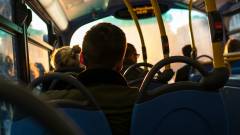 переселенці біженці людина аеропорт поїздка виїзд кордон автобус люди