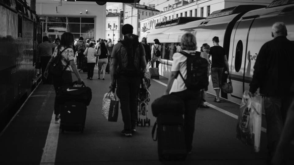 люди вокзал переселенці біженці виїзд впо