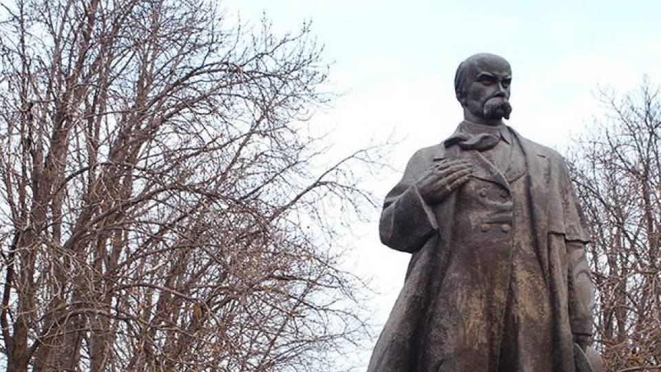 пам'ятник шевченку в луганську шевченко луганськ