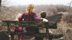 мама з дітьми багатодітна родина сім'я діти жінка 