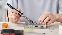 паяльник та припій