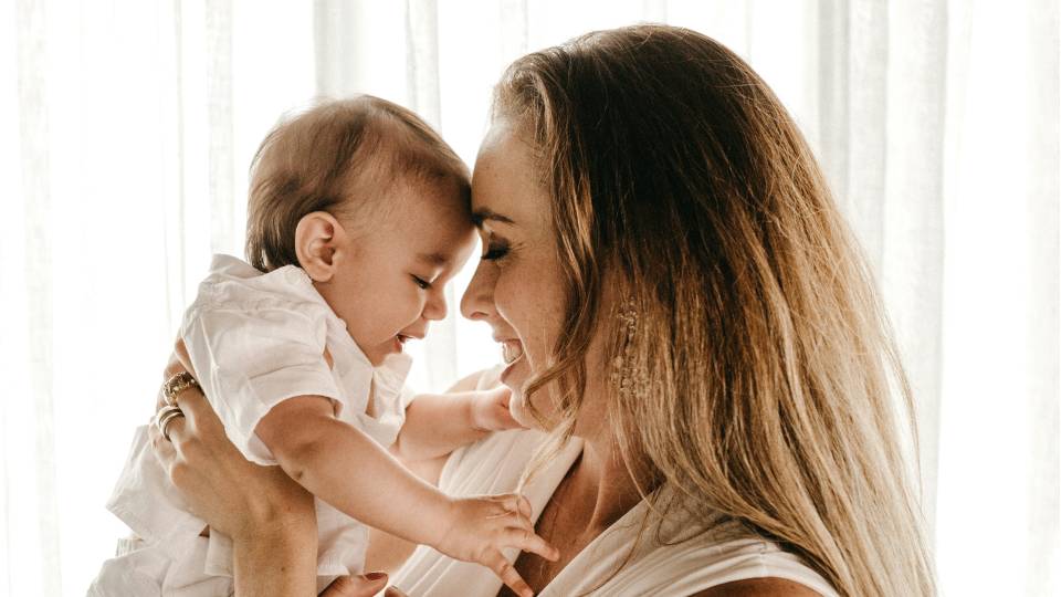 сім'я родина дитина мати матір мама немовля