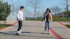 діти на скейті роликах