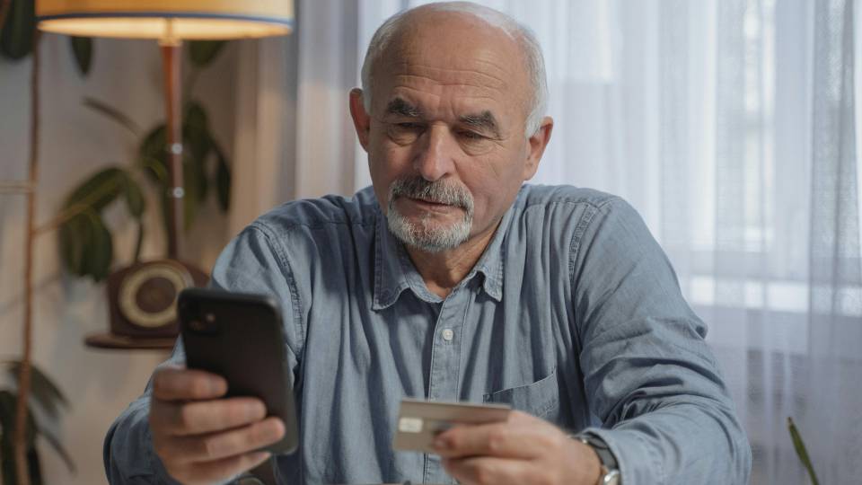 пенсіонер літня людина