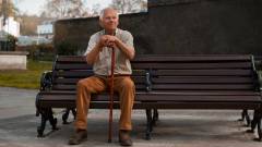 пенсіонер літня людина