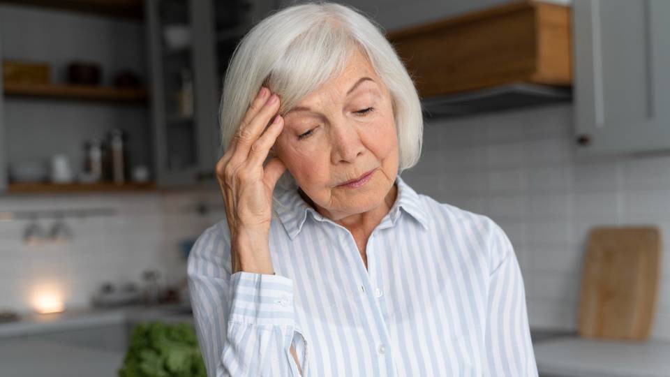 пенсіонерка літня людина