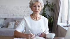 пенсіонерка літня людина