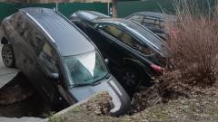 машини провалилися під асфальт в Києві