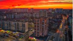 Бровари Україна багатоповерхівки місто захід сонця дорога рух