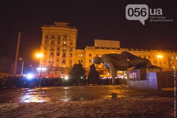 Днепр_снос памятника