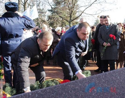 возложение цветов