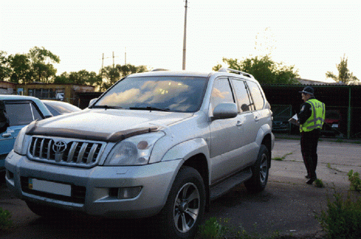 Машина с липовыми номерами