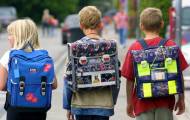 школьники с рюкзаками