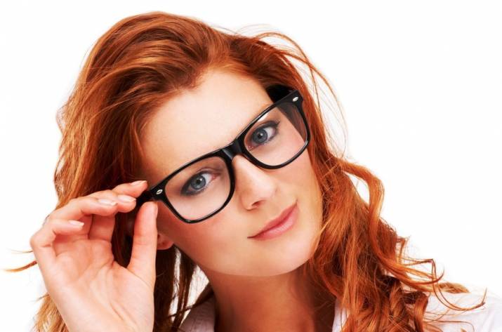 девушка в очках