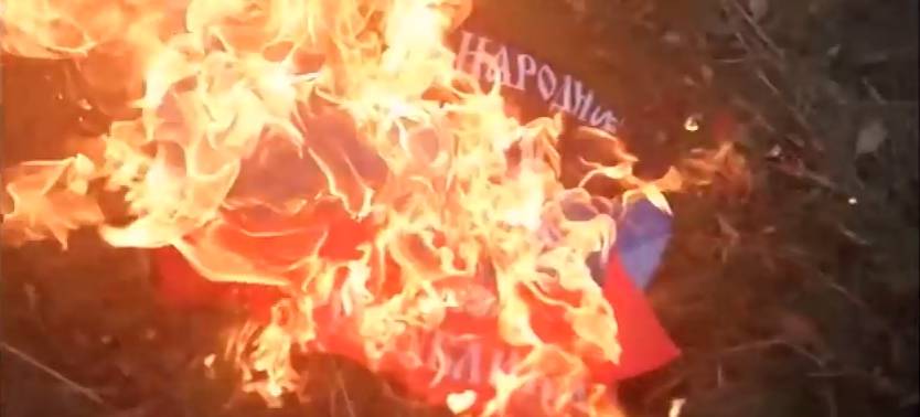Флаг ДНР горит