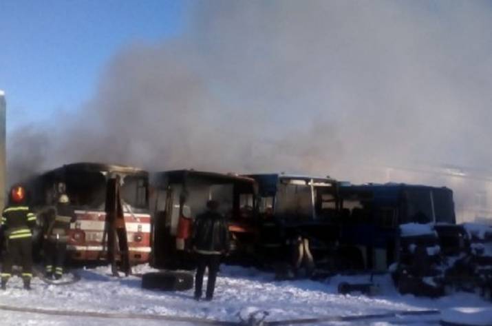 В Лисичанске горели автобусы