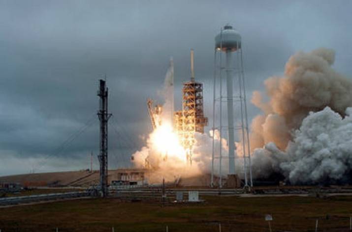 Маск анонсировал полет человека к Луне