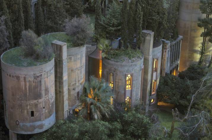 рхитектор превратил старый цементный завод в современный дом-студию