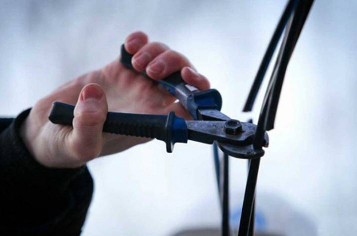 Режут кабеля