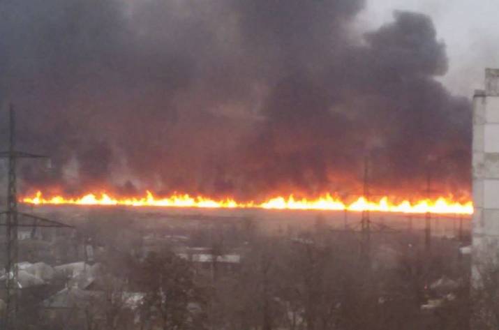 Горят склады ГСМ Луганск