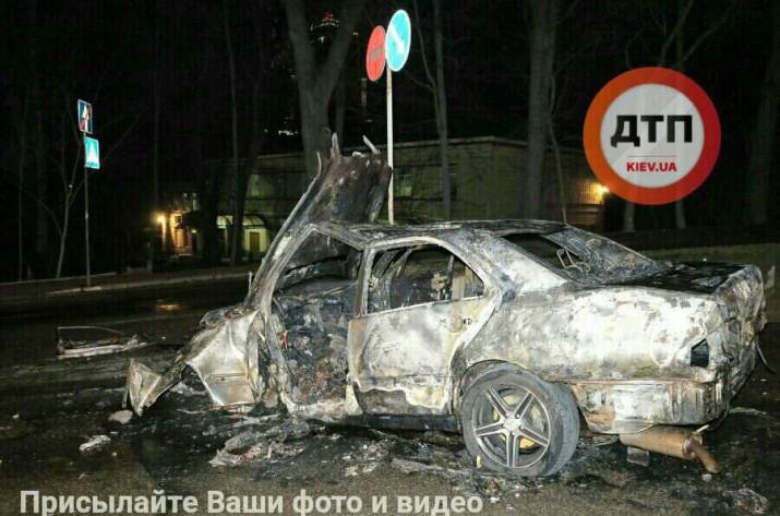 Сгорел автомобиль на Льва Толстого