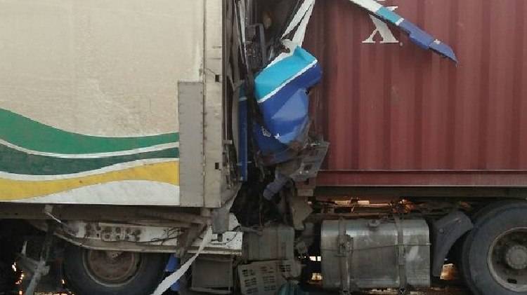 Столкнулись фуры