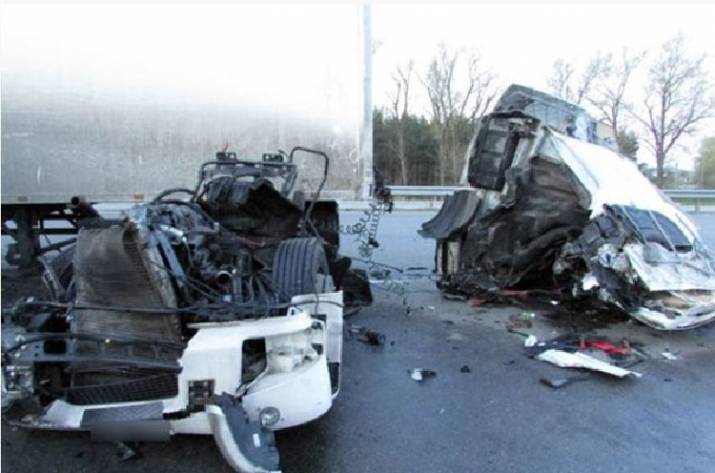 Столкнулись три грузовика