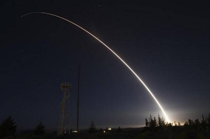 Испытание межконтинентальной ракеты в США