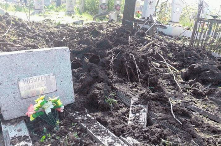 Обстреляли кладбище