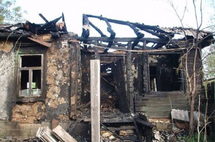 В Станице Луганской сгорел дом