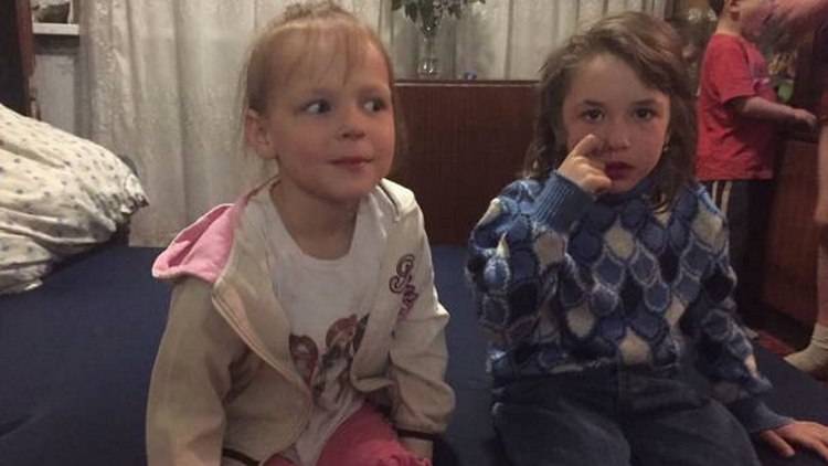 Девочки остались сиротами