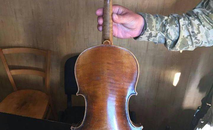 В Донецк пытались провезти скрипку Страдивари