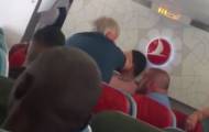 Пассажира избили в самолете